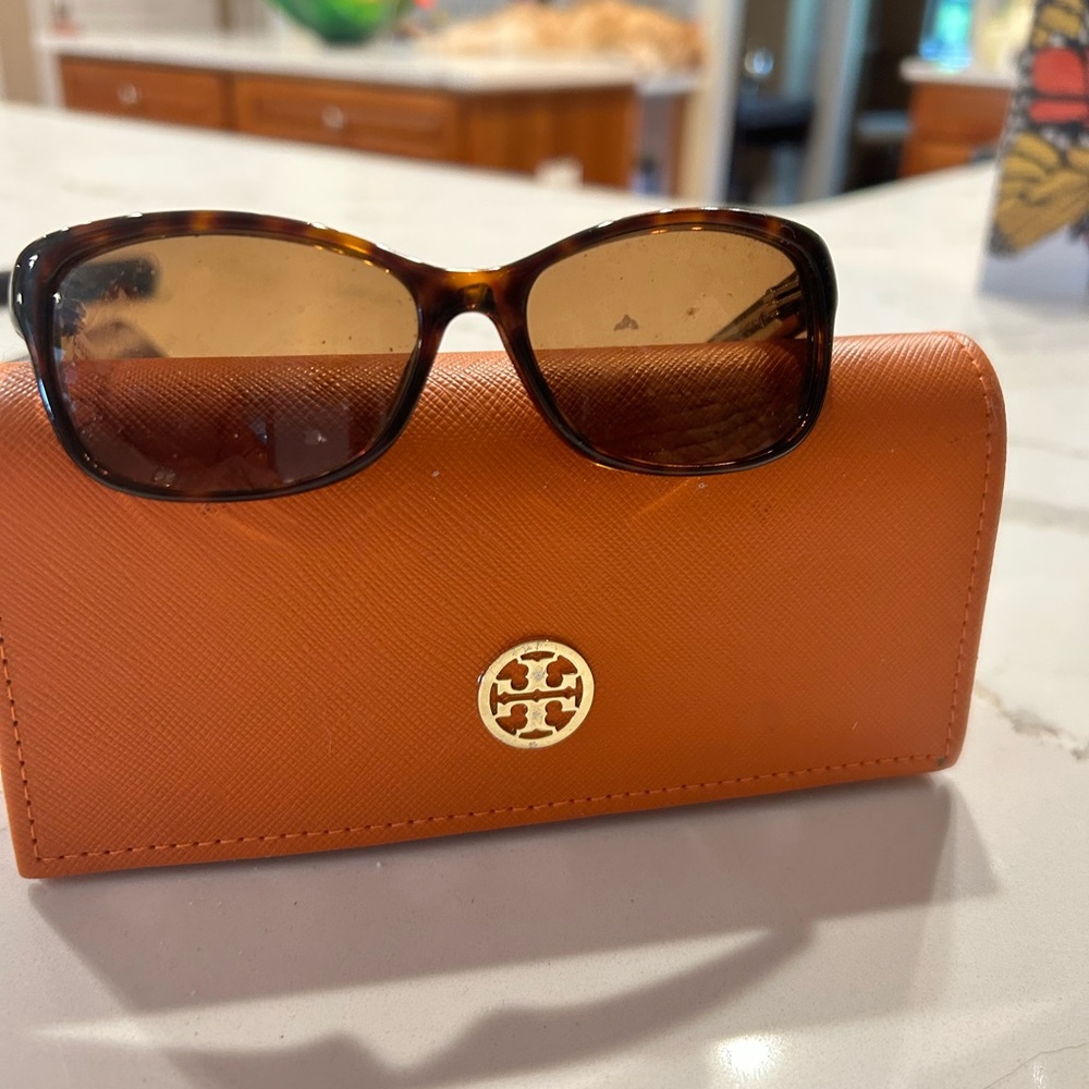 Tory Burch sunglasses l